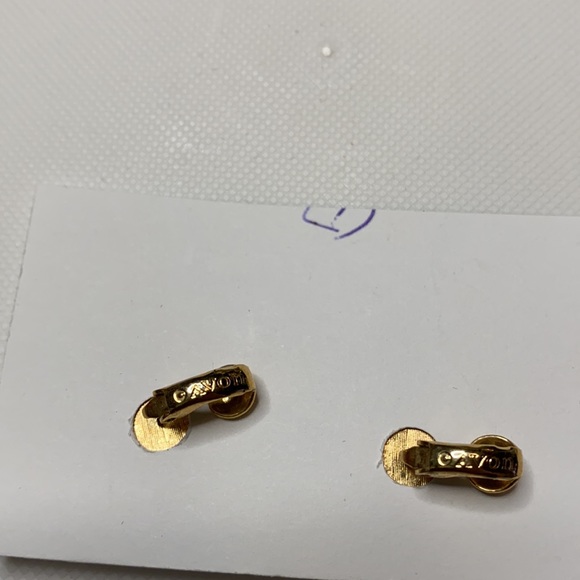 Avon Black and Cream Enamel Clip On Earrings - Picture 2 of 2